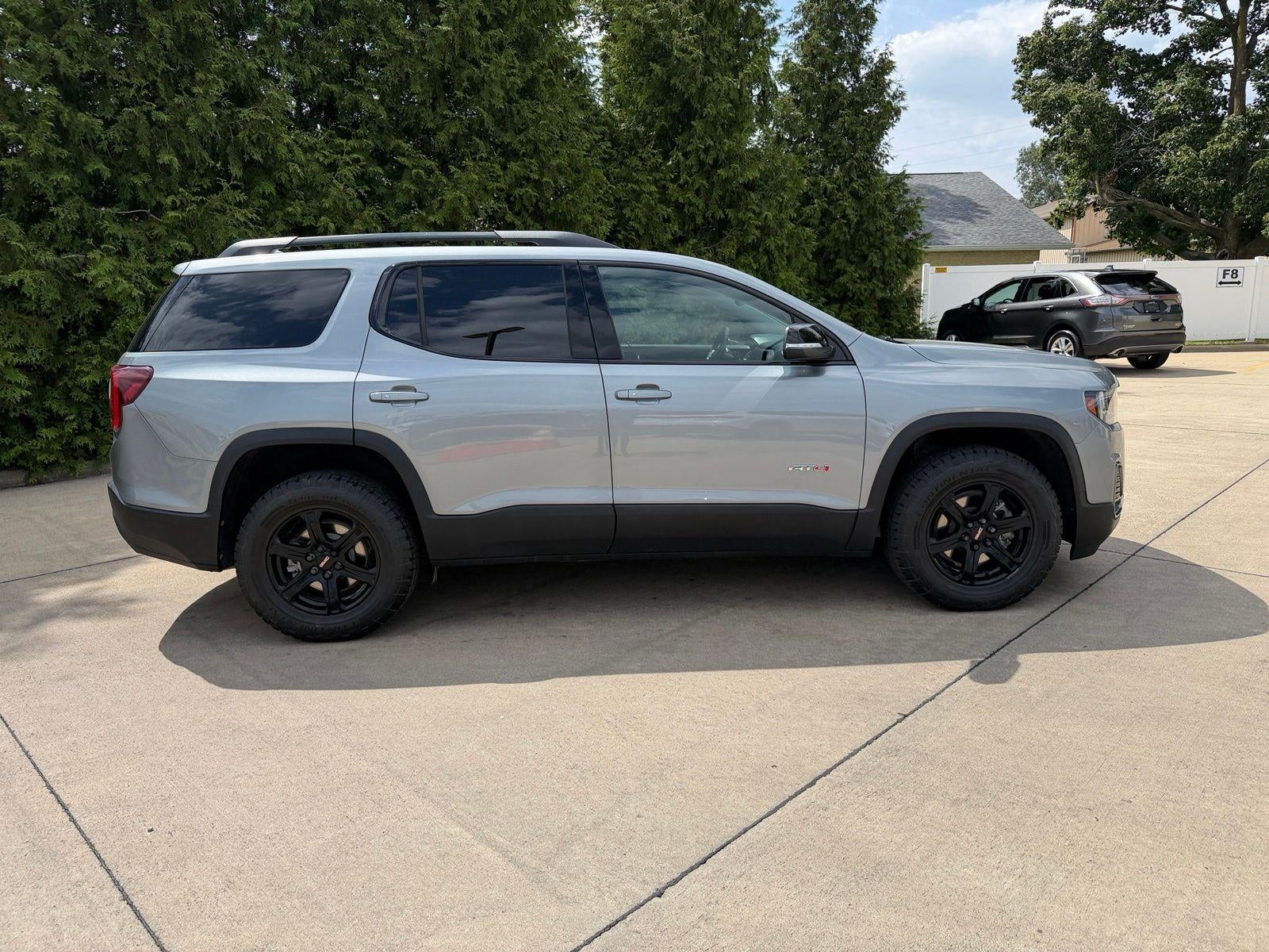 2023 GMC Acadia AT4