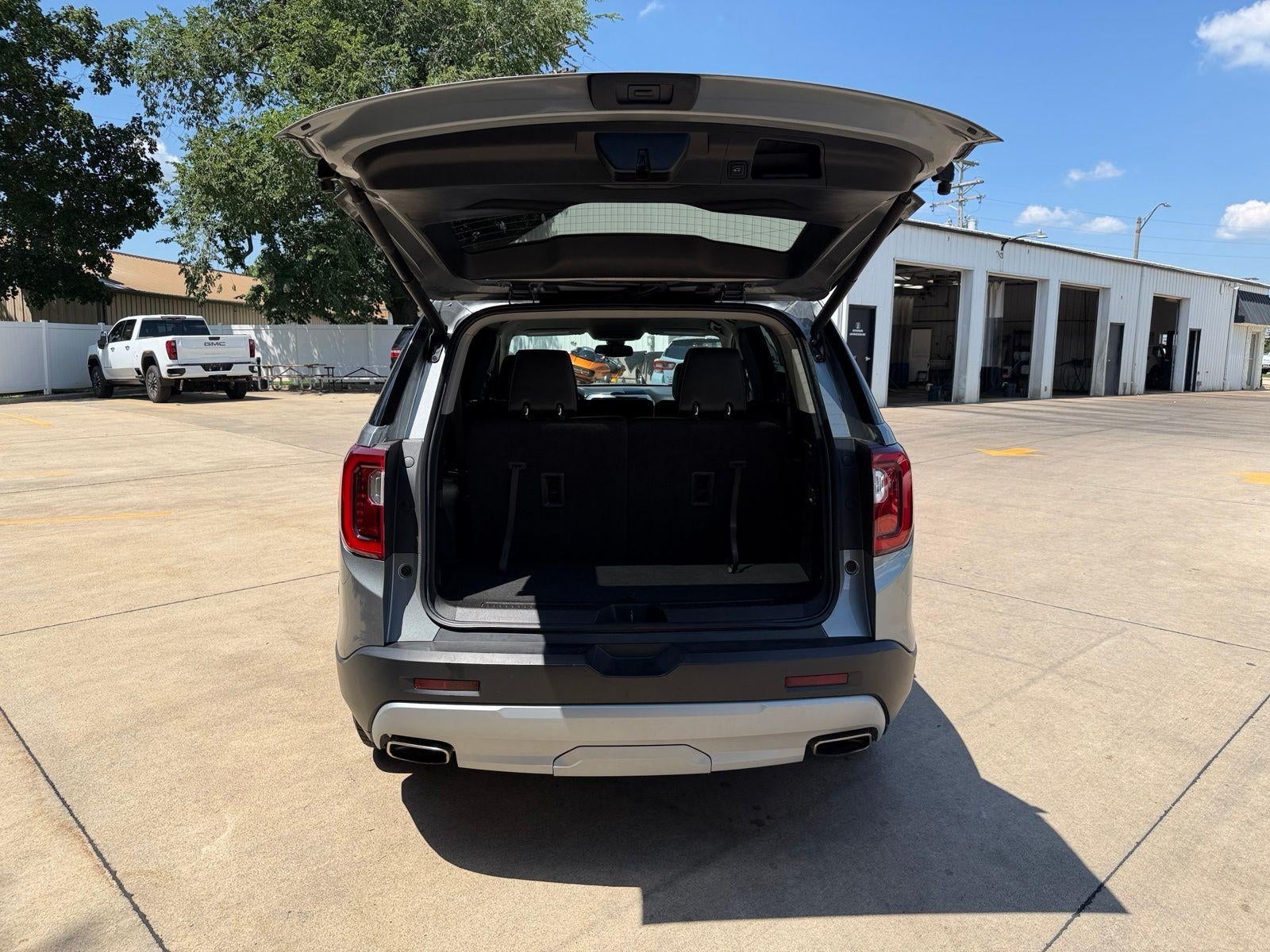 2023 GMC Acadia SLT