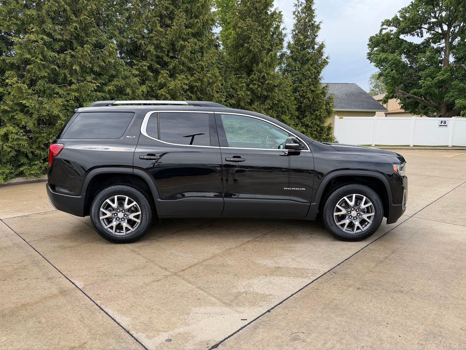 2023 GMC Acadia SLT