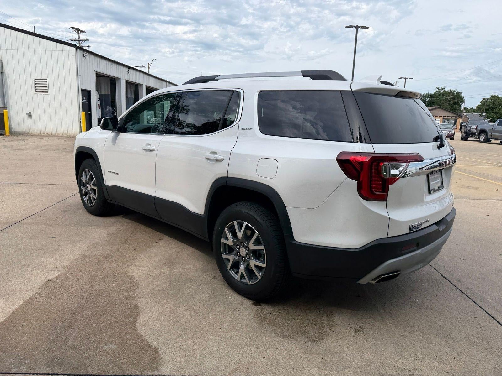 2023 GMC Acadia SLT