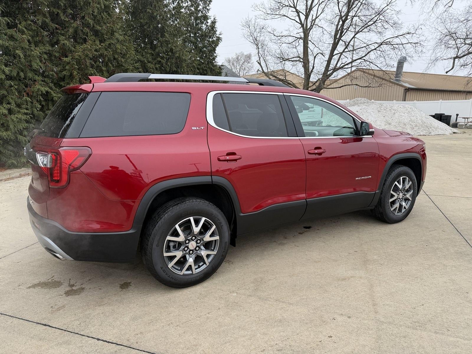 2023 GMC Acadia SLT