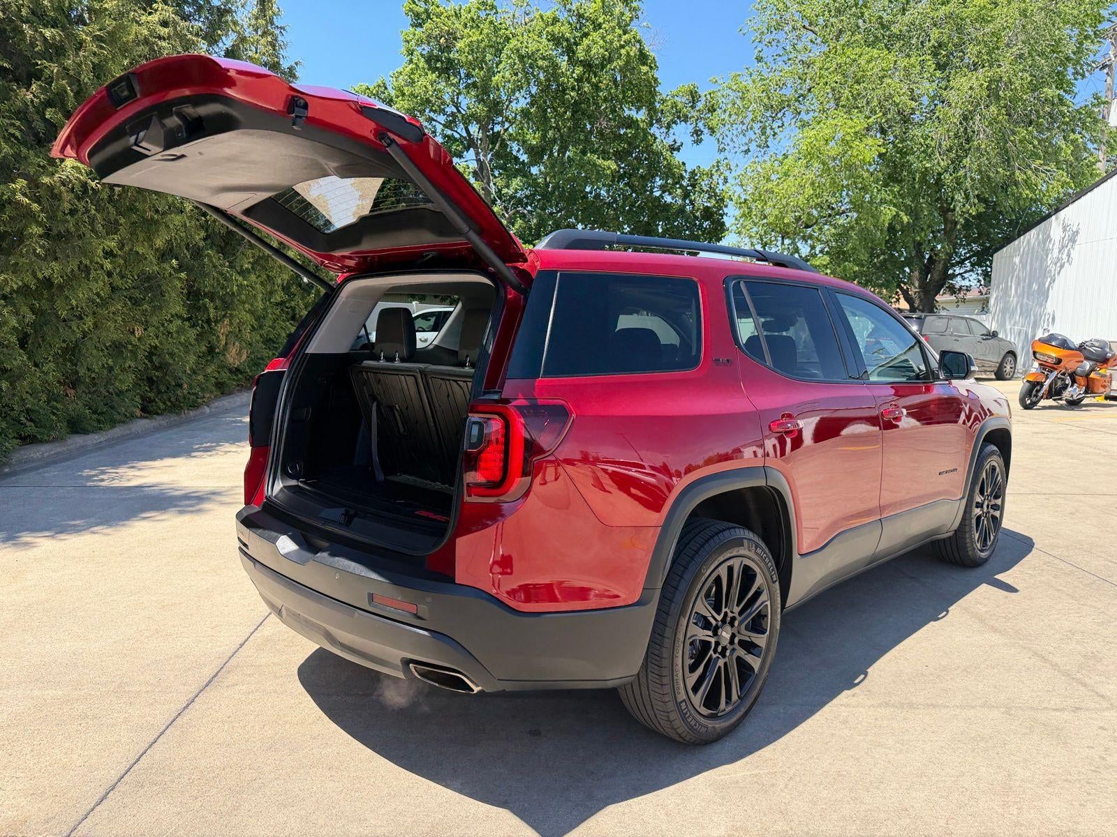 2023 GMC Acadia SLT