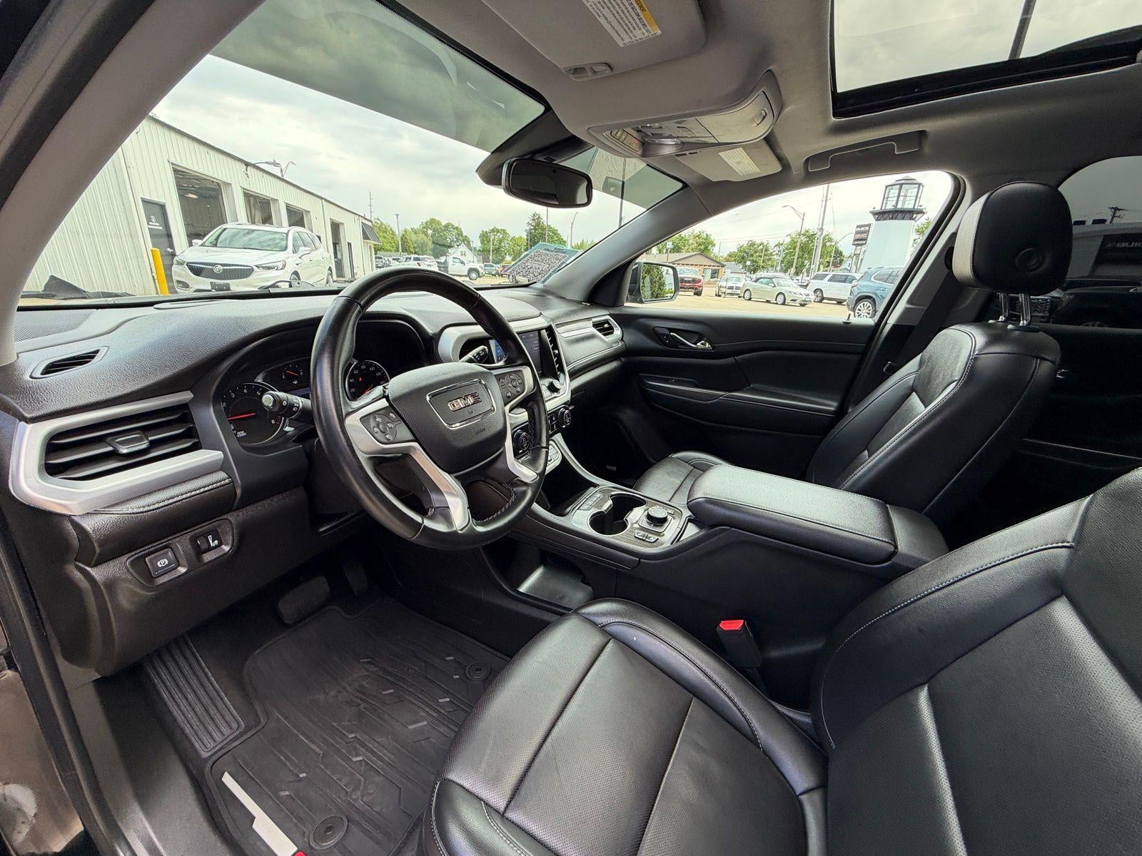 2023 GMC Acadia SLT
