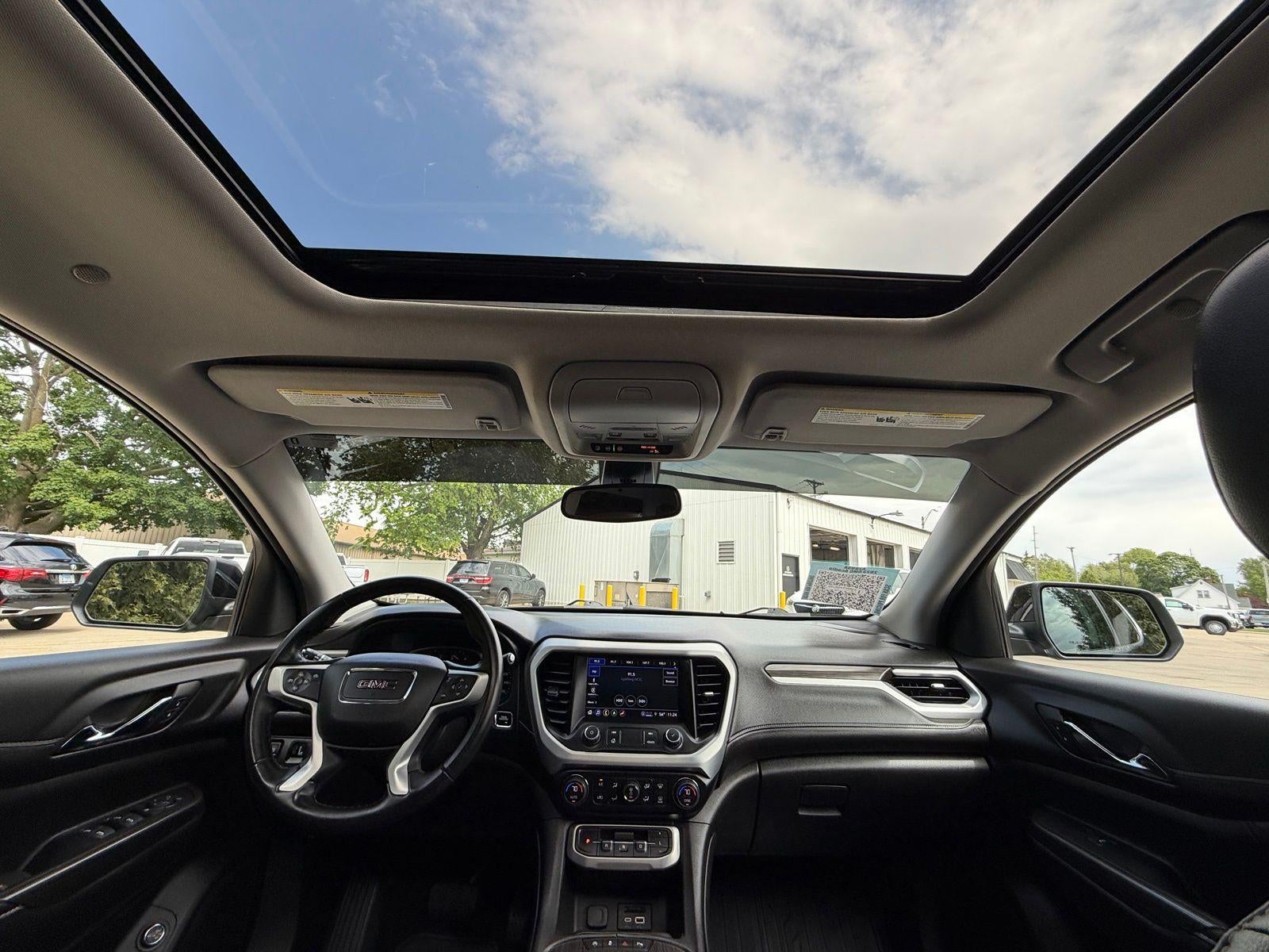 2023 GMC Acadia SLT