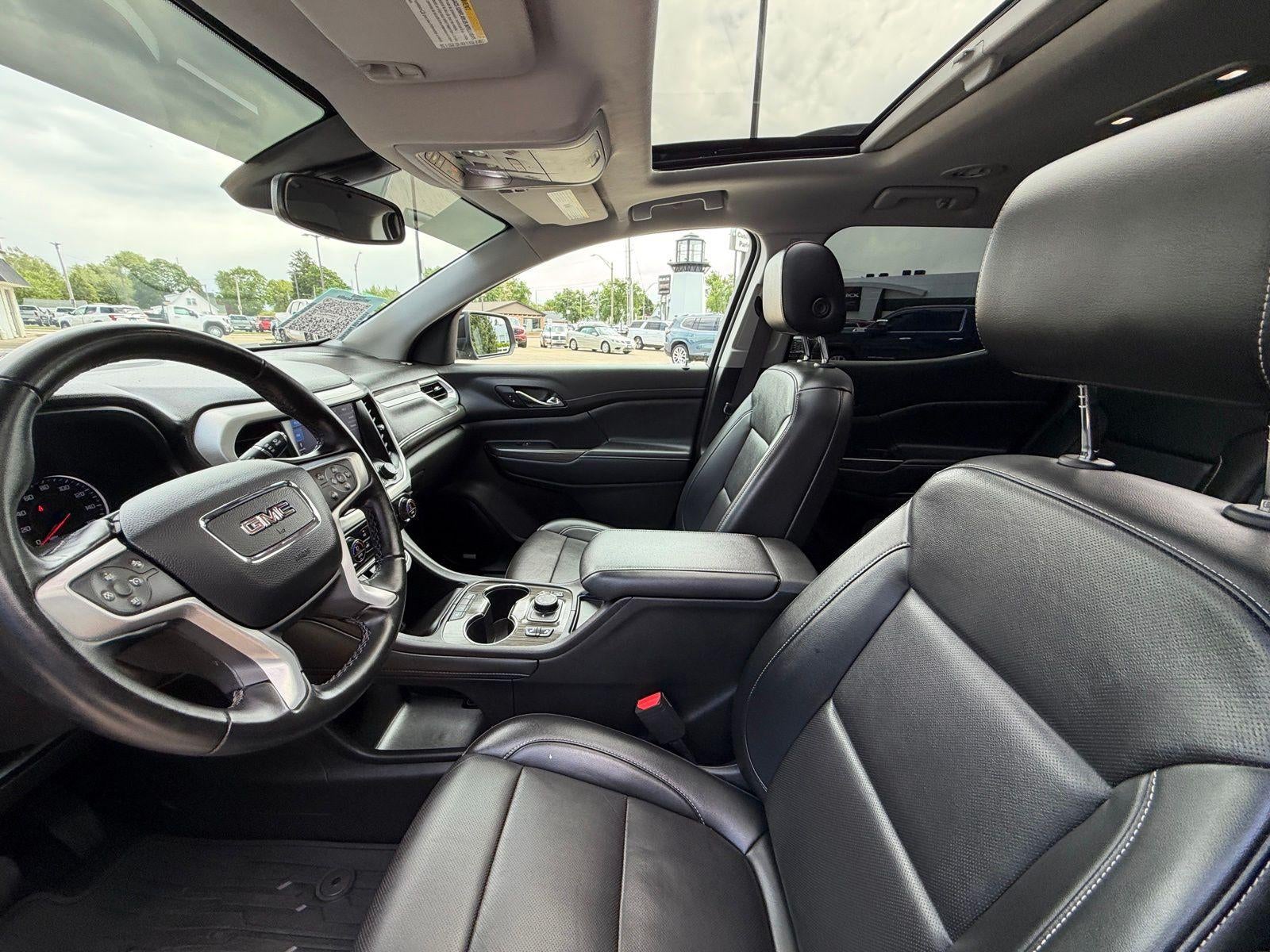 2023 GMC Acadia SLT