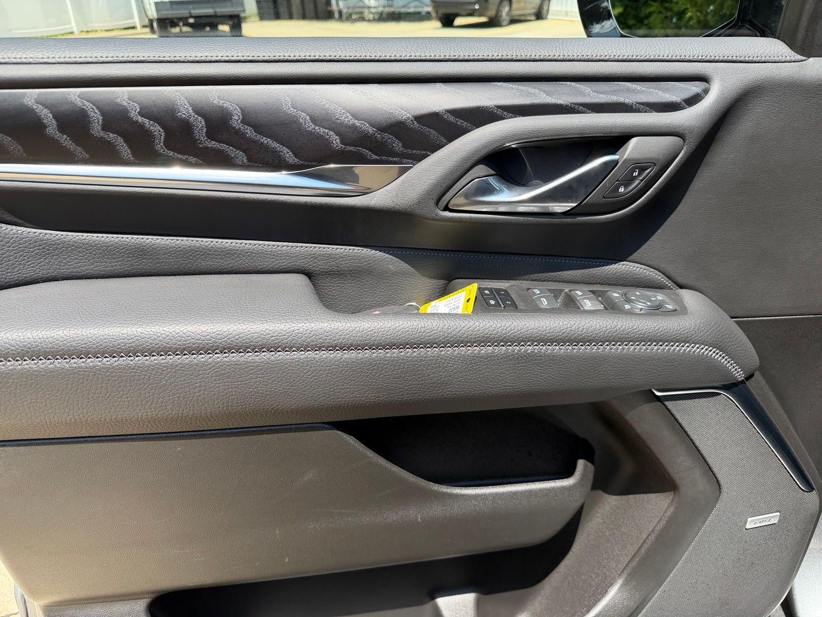2023 GMC Yukon Base