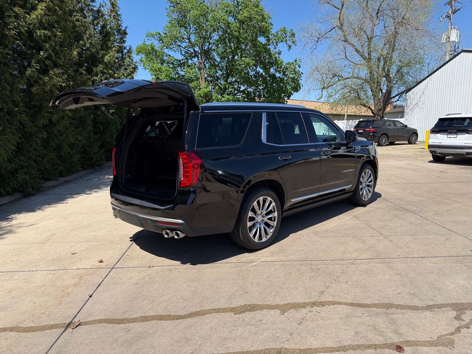 2023 GMC Yukon Base
