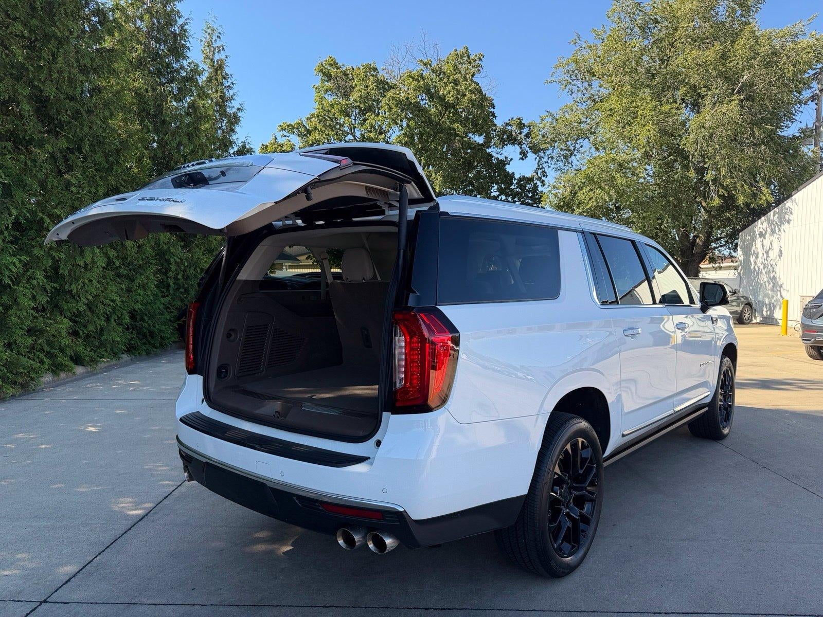 2023 GMC Yukon XL Denali