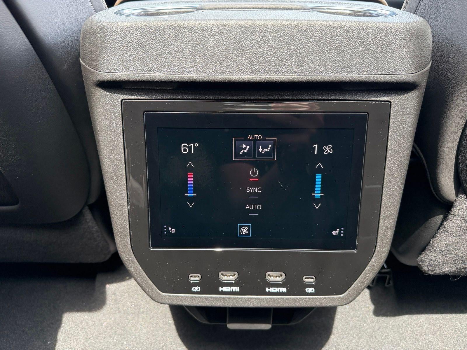2026 GMC Yukon XL Denali Ultimate - Photo 32