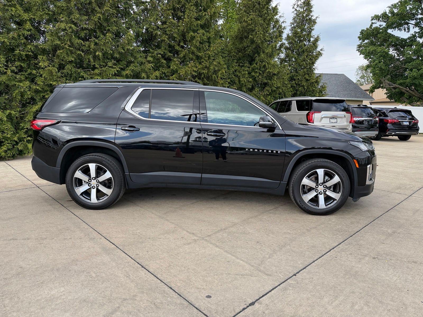 2023 Chevrolet Traverse LT Leather