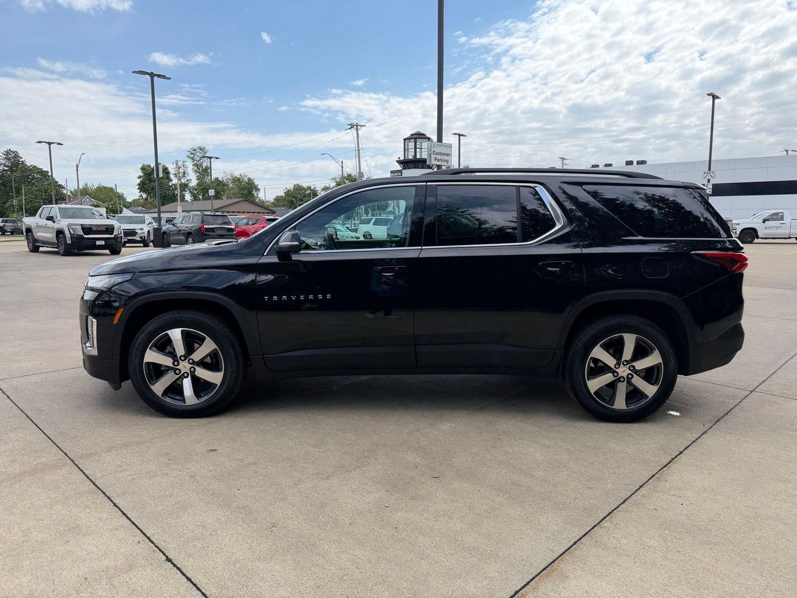 2023 Chevrolet Traverse LT Leather