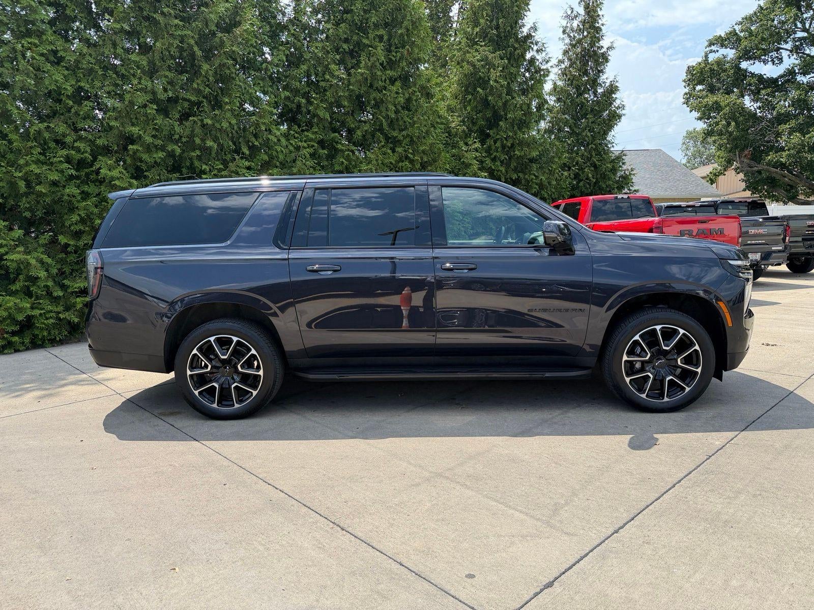 2025 Chevrolet Suburban RST