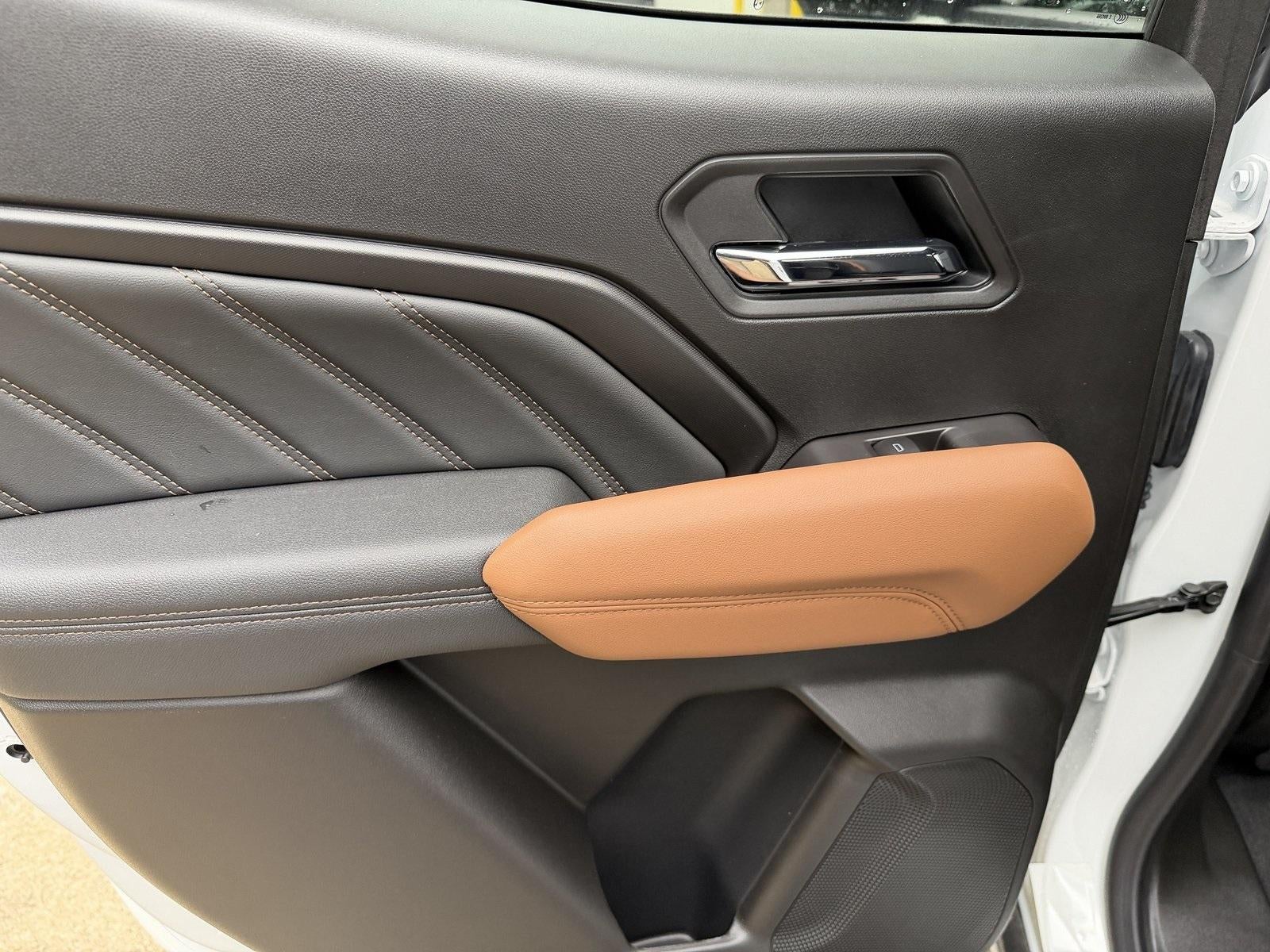 2025 GMC Canyon 4WD AT4