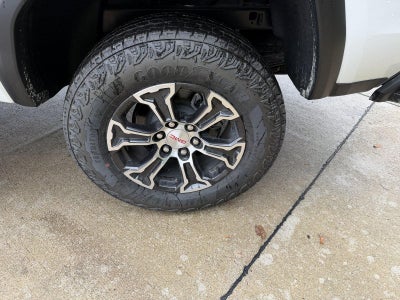 2025 GMC Canyon 4WD AT4