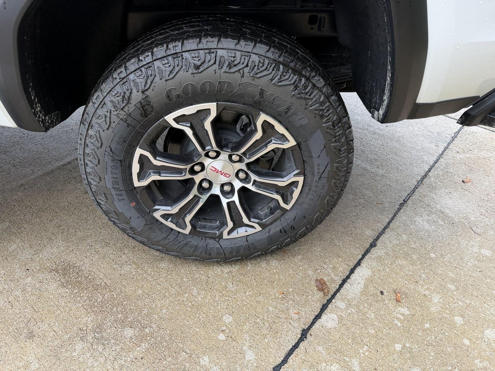 2025 GMC Canyon 4WD AT4