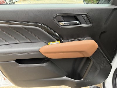 2025 GMC Canyon 4WD AT4