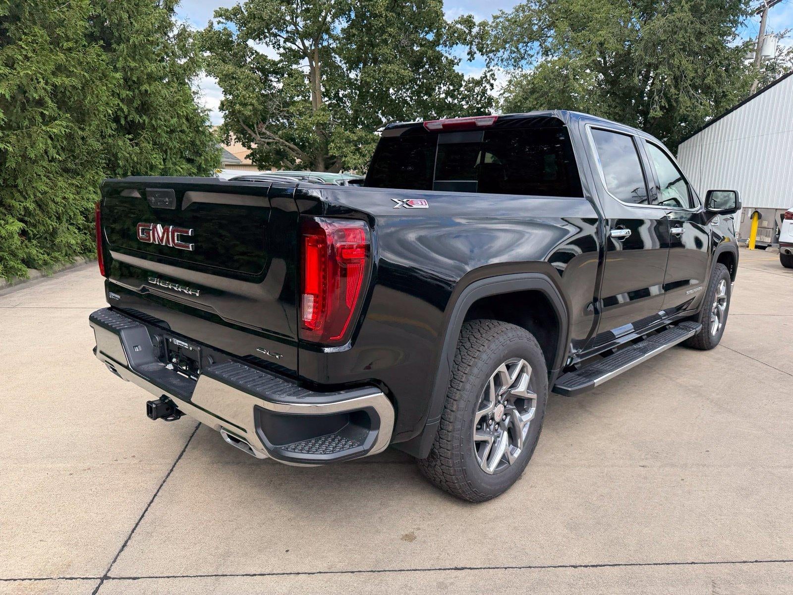 2026 GMC Sierra 1500 SLT - Photo 11