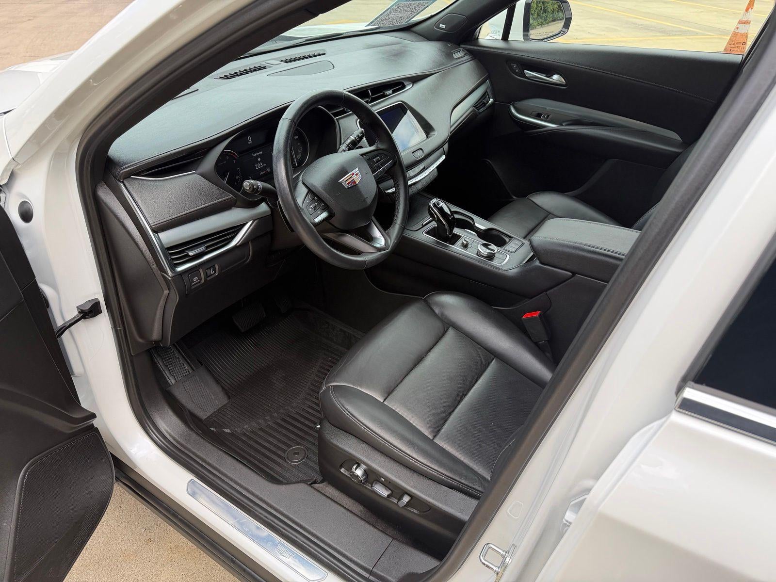 2023 Cadillac XT4 Premium Luxury