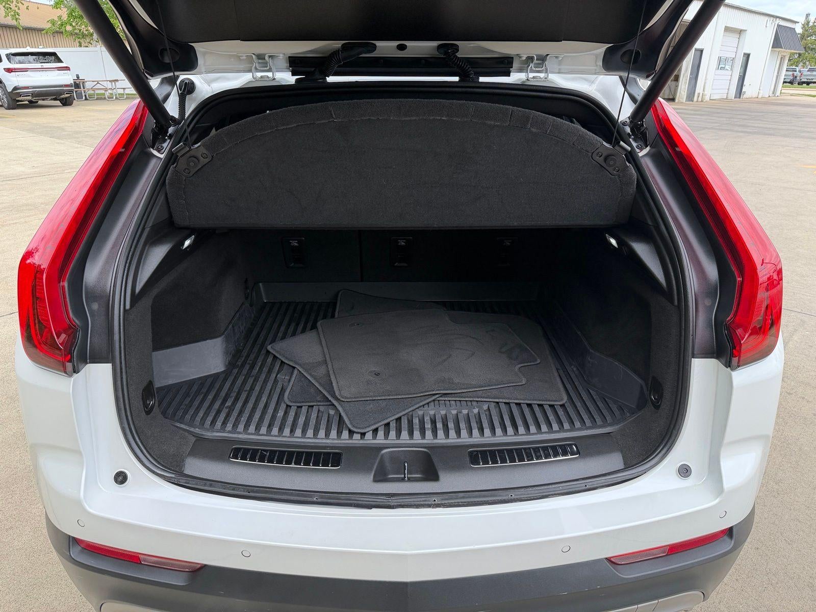 2023 Cadillac XT4 Premium Luxury