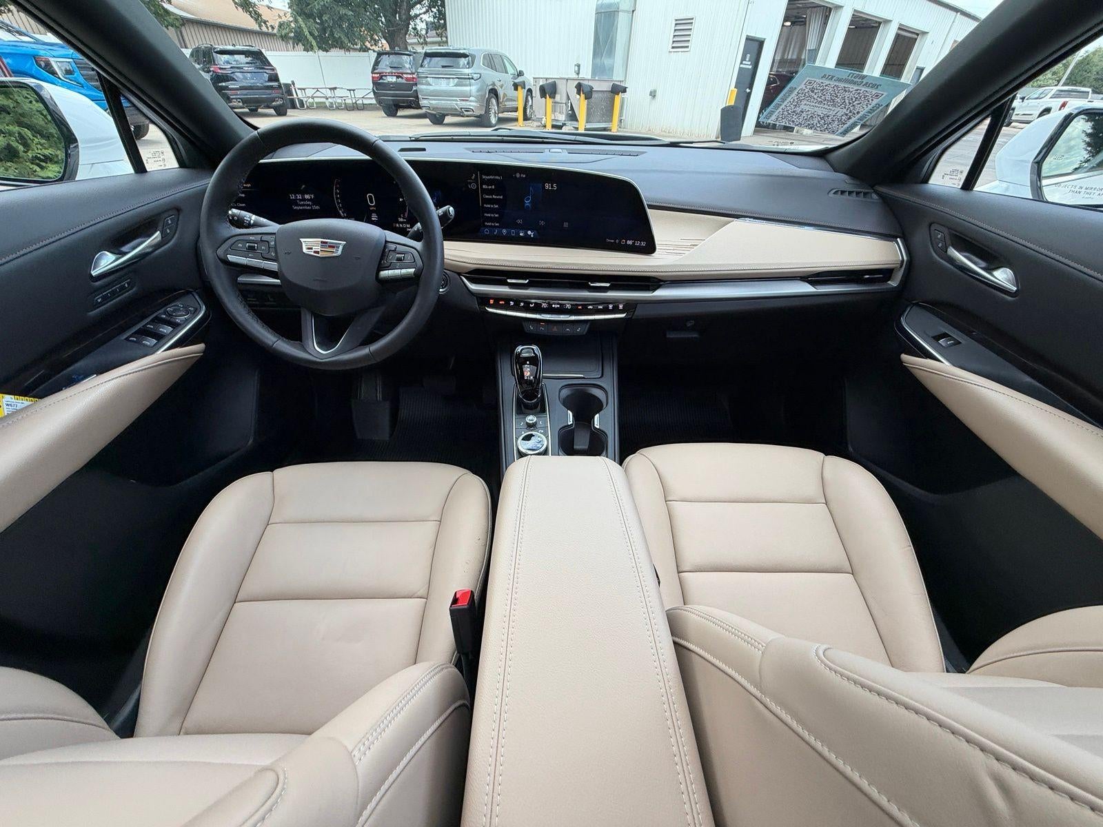 2024 Cadillac XT4 Premium Luxury