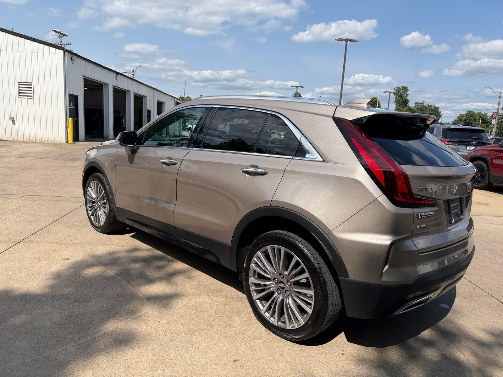 2024 Cadillac XT4 Premium Luxury