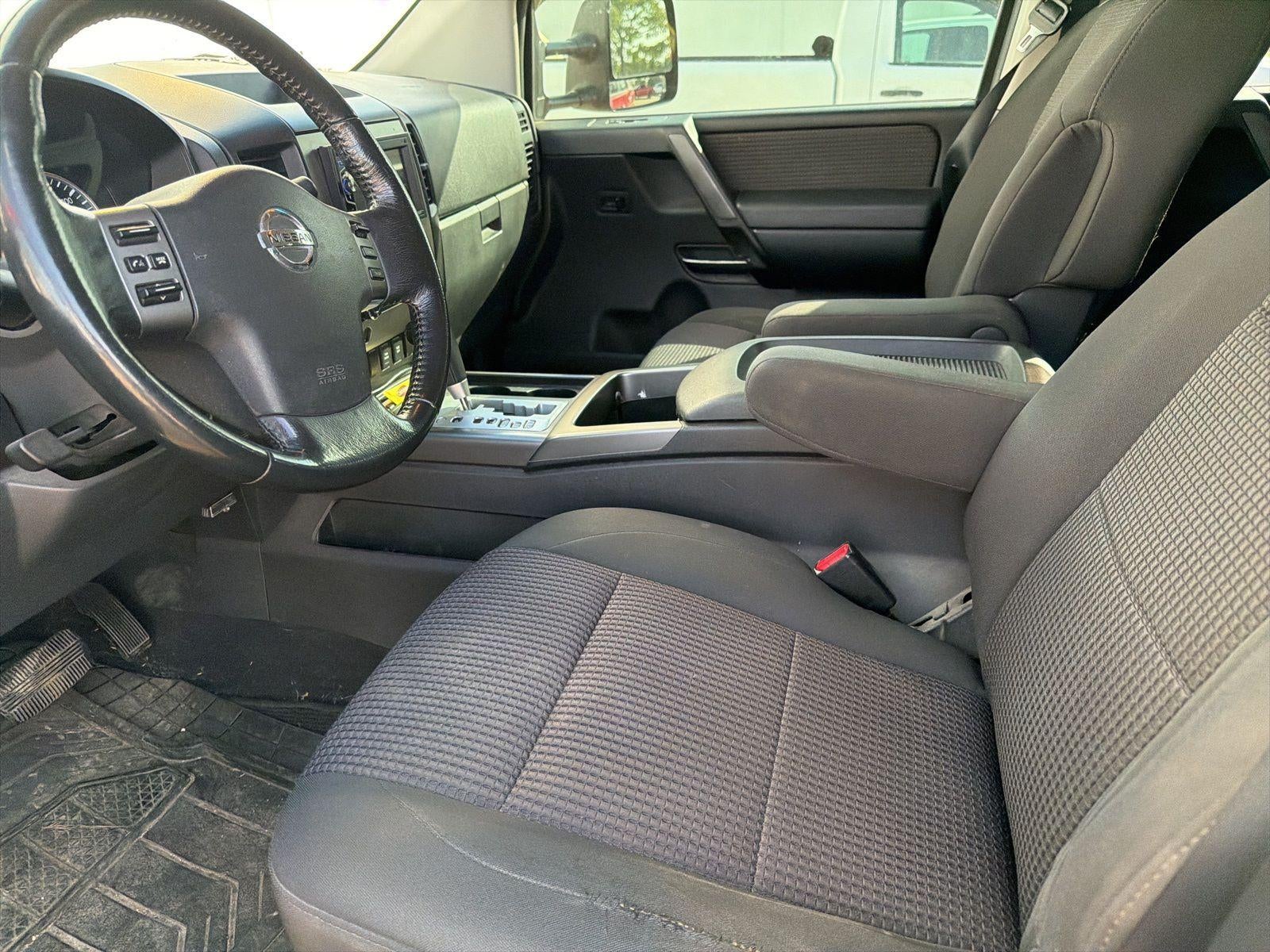 2011 Nissan Titan SV