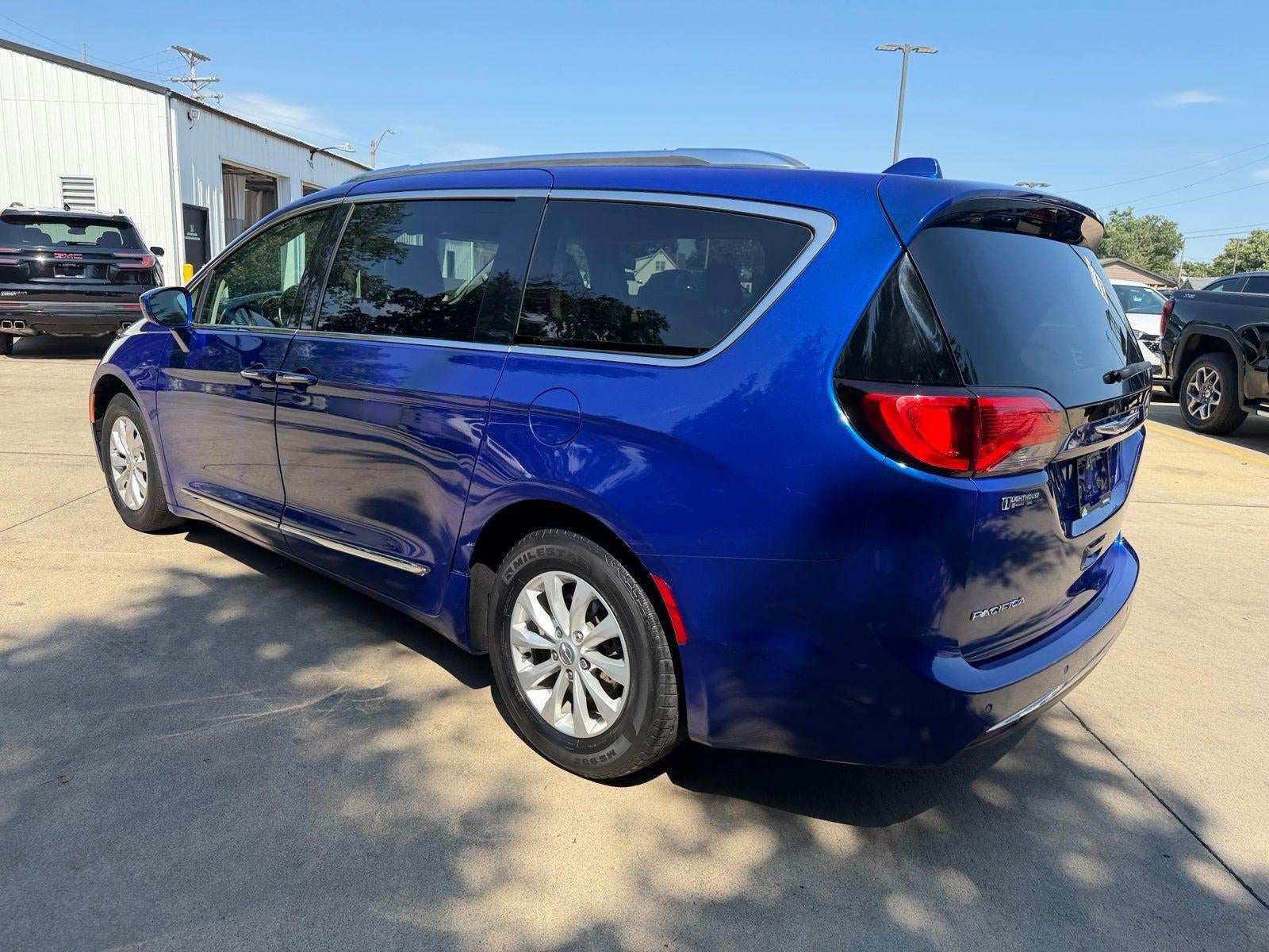 2018 Chrysler Pacifica Base