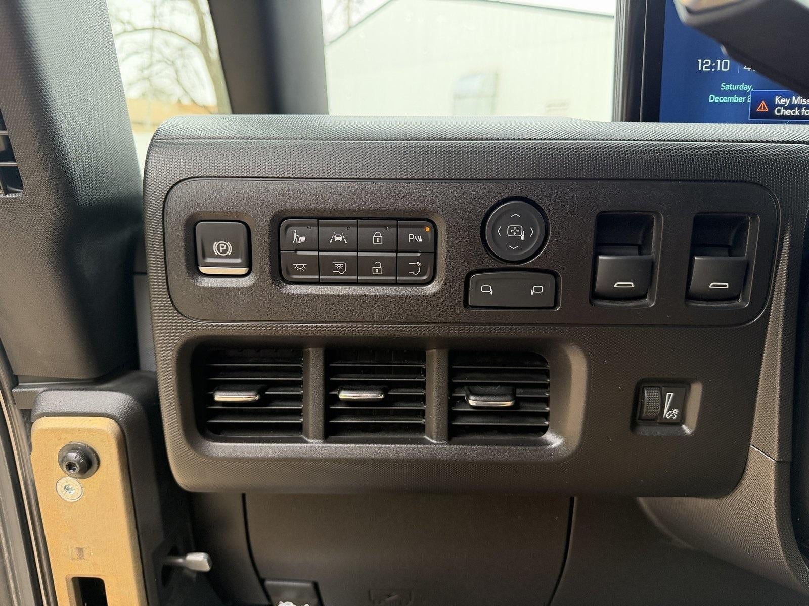 2024 BrightDrop Zevo 400 Base