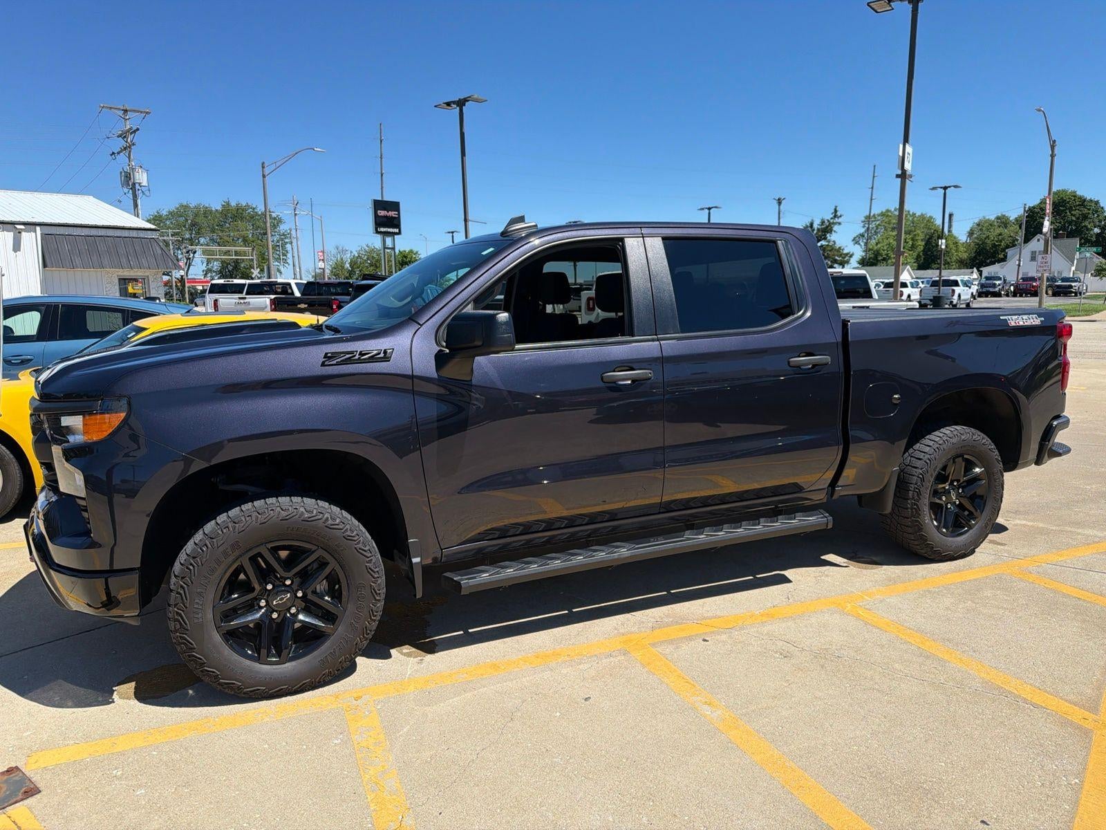 2023 Chevrolet Silverado 1500 Custom Trail Boss