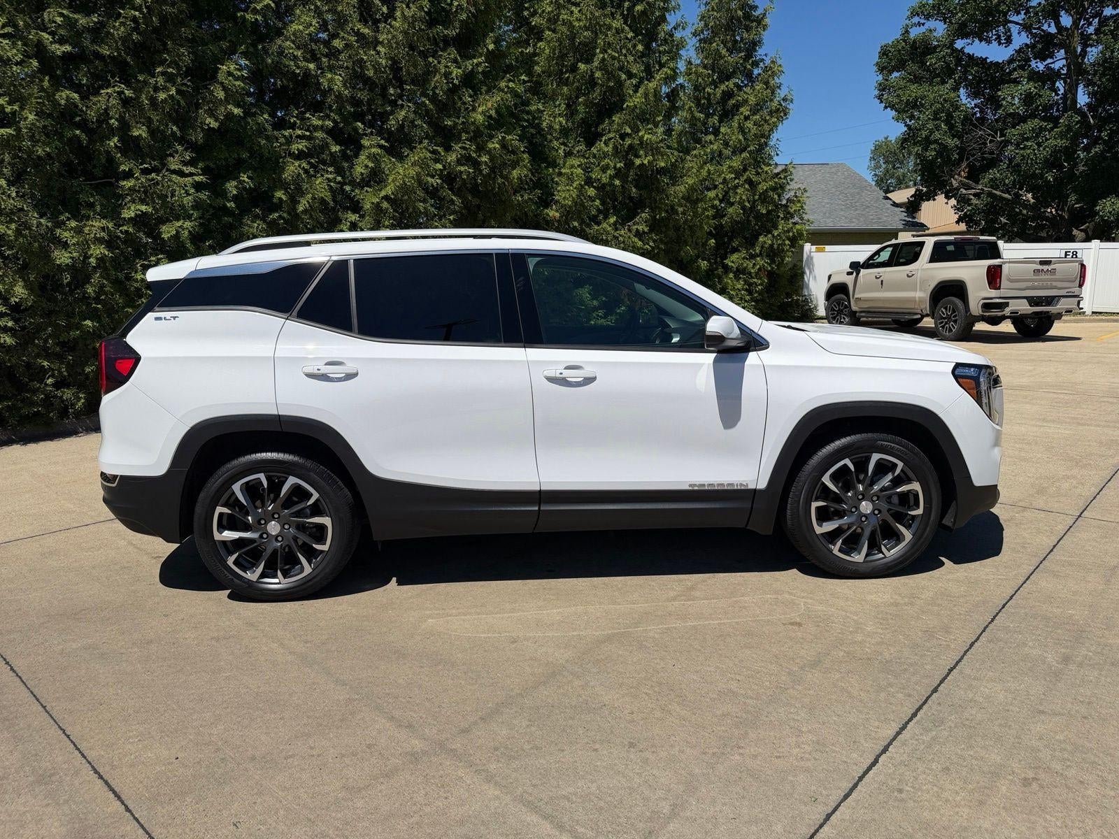 2023 GMC Terrain SLT