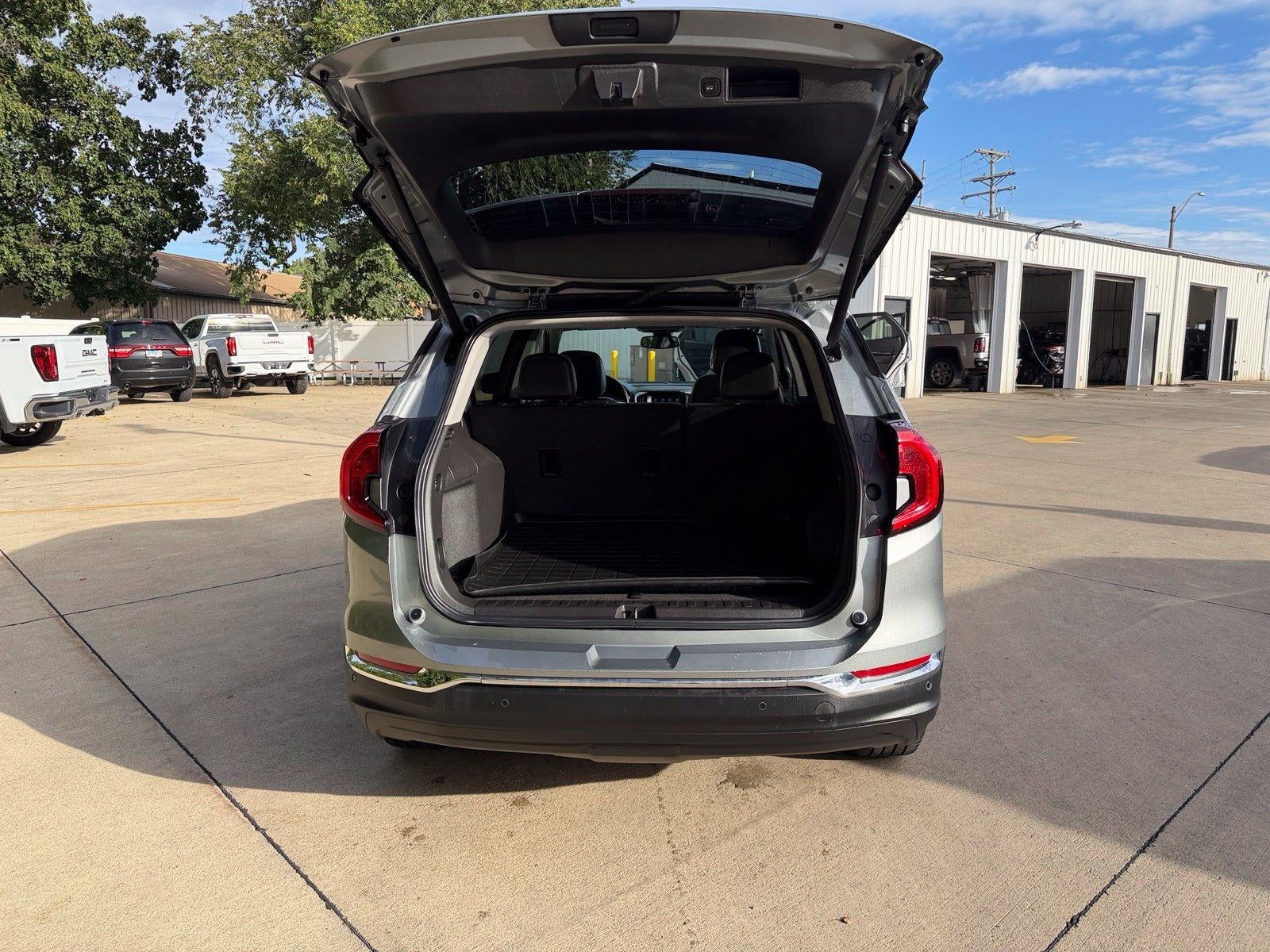 2023 GMC Terrain SLT