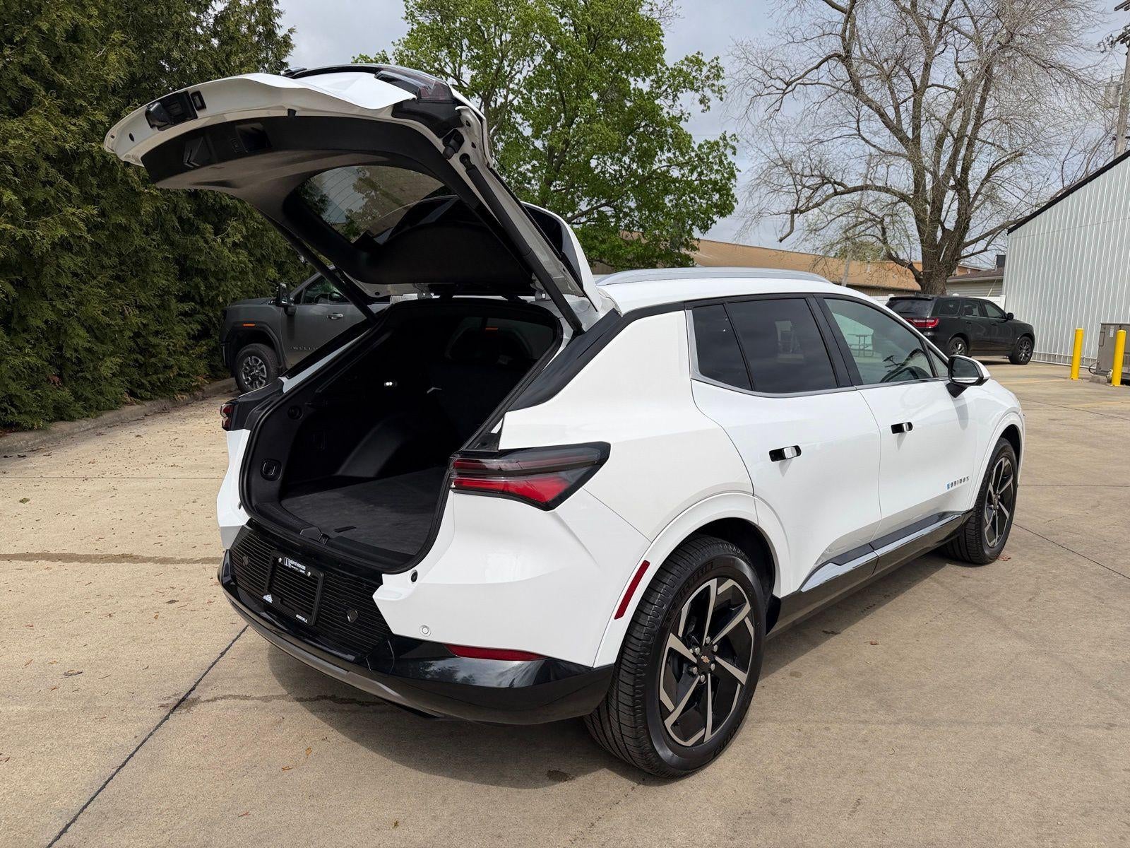 2025 Chevrolet Equinox EV LT