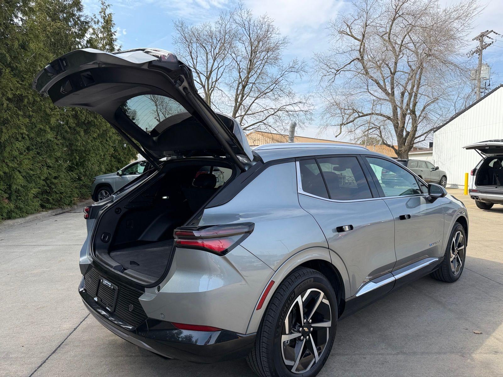 2025 Chevrolet Equinox EV LT