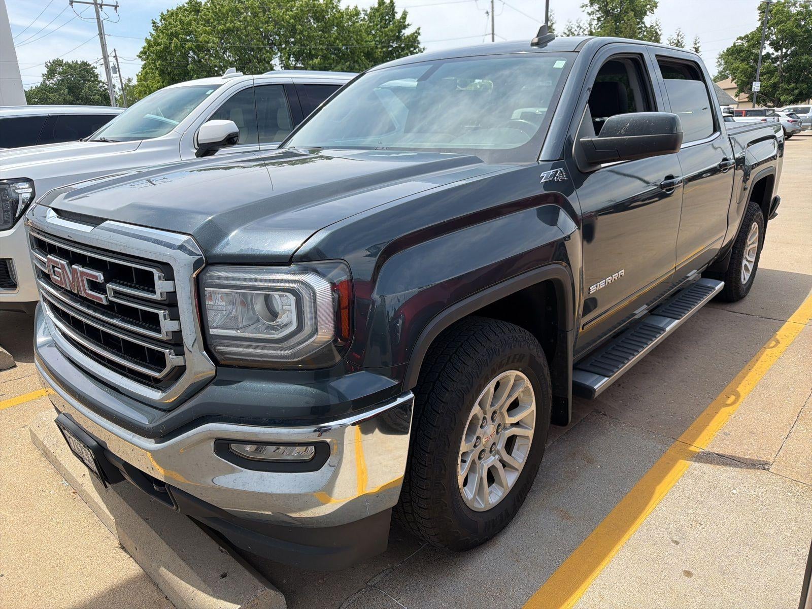 2017 GMC Sierra 4WD Crew Cab Short Box SLE's photo