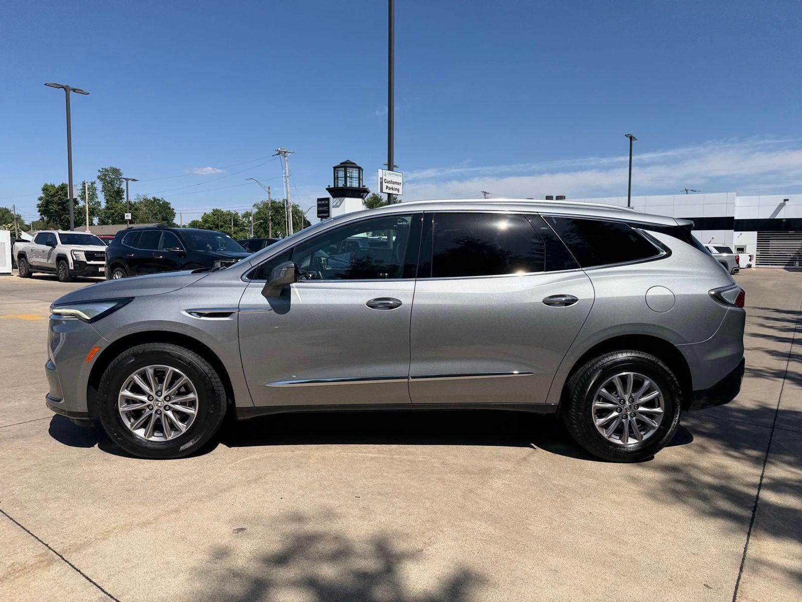 2023 Buick Enclave Essence
