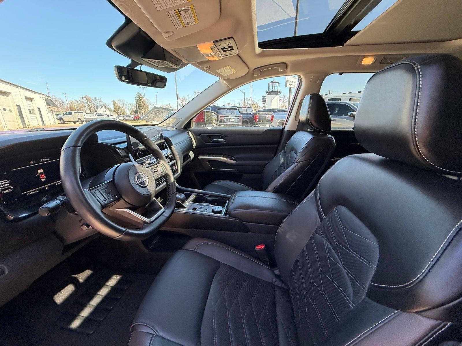 2023 Nissan Pathfinder Platinum