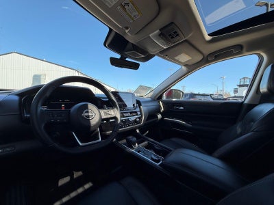 2023 Nissan Pathfinder Platinum