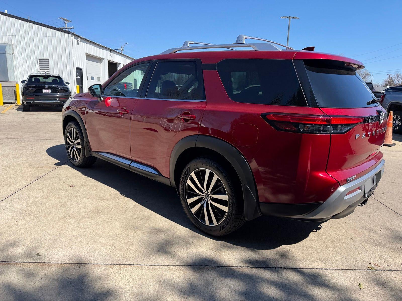 2023 Nissan Pathfinder Platinum