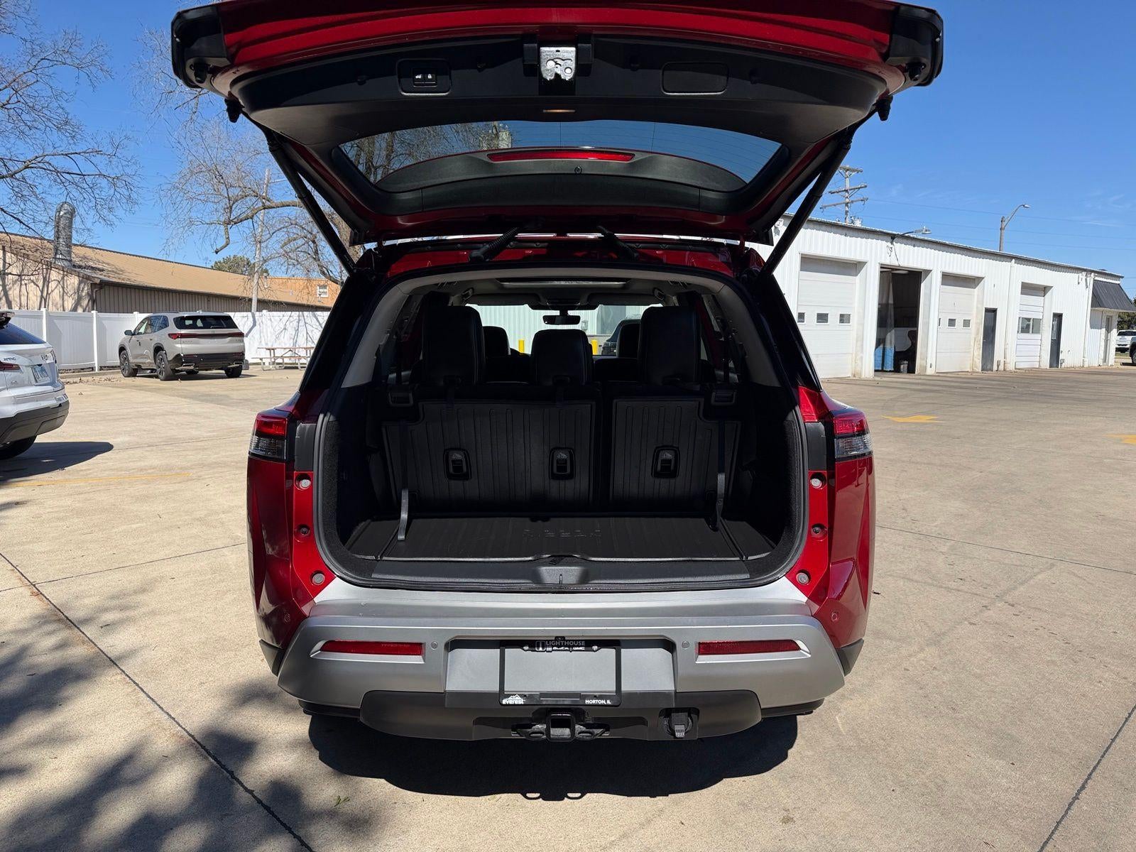 2023 Nissan Pathfinder Platinum