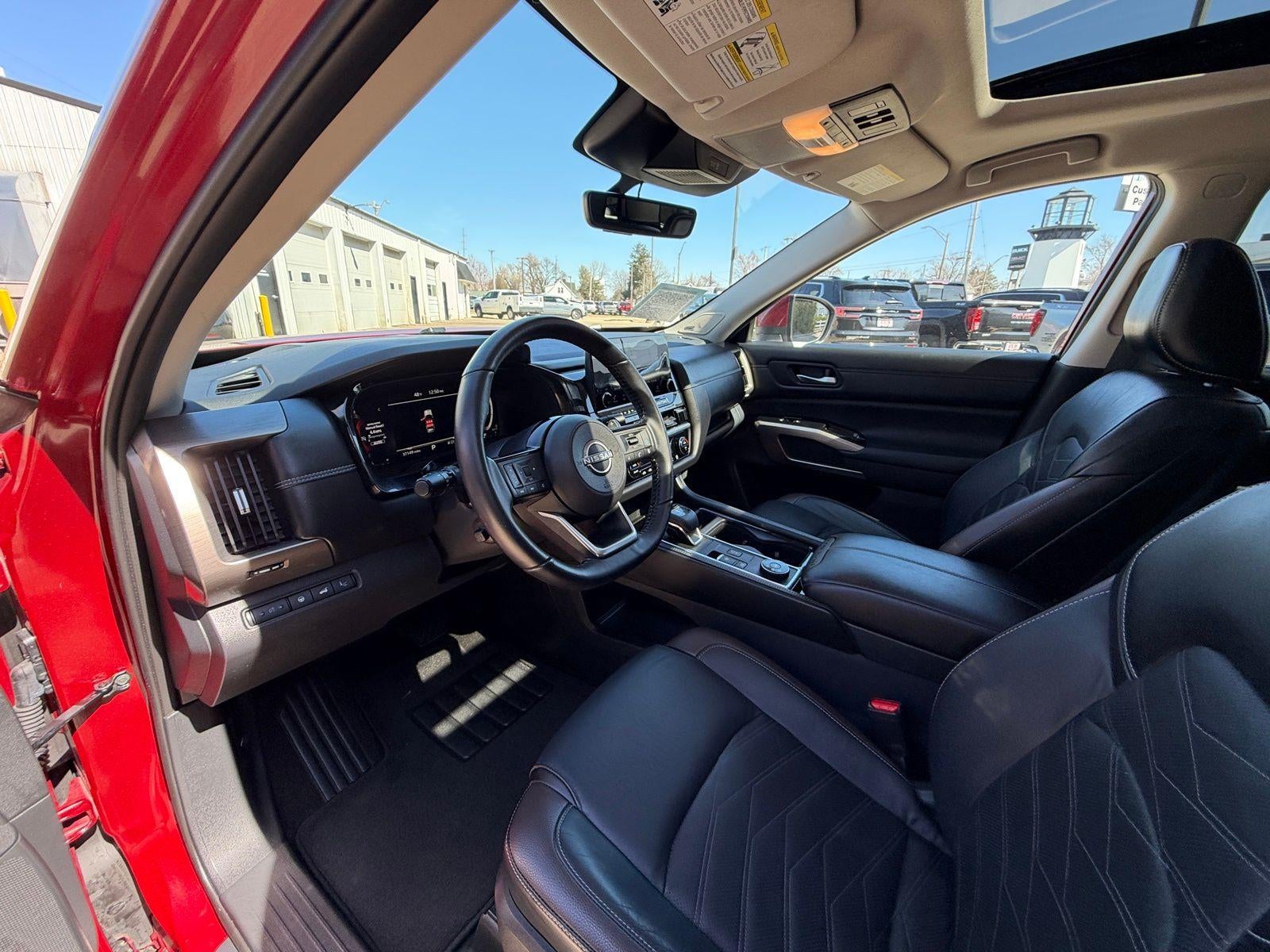 2023 Nissan Pathfinder Platinum