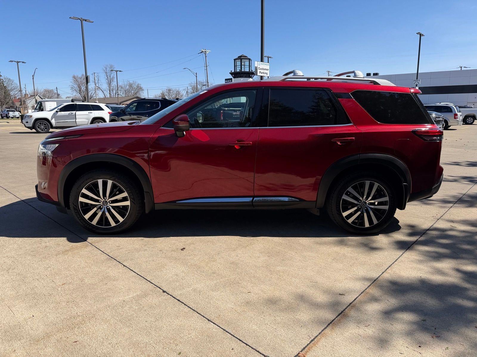 2023 Nissan Pathfinder Platinum