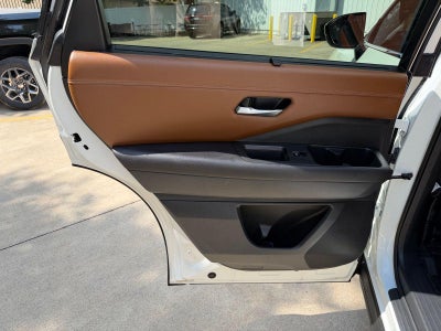 2024 Nissan Pathfinder Platinum