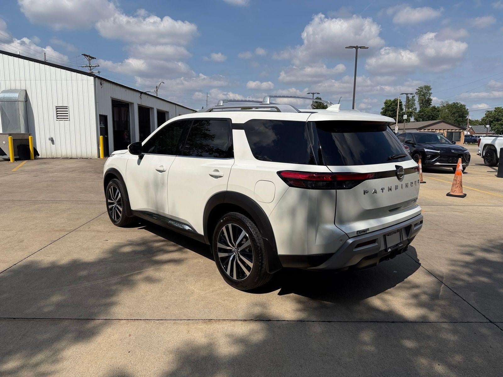 2024 Nissan Pathfinder Platinum