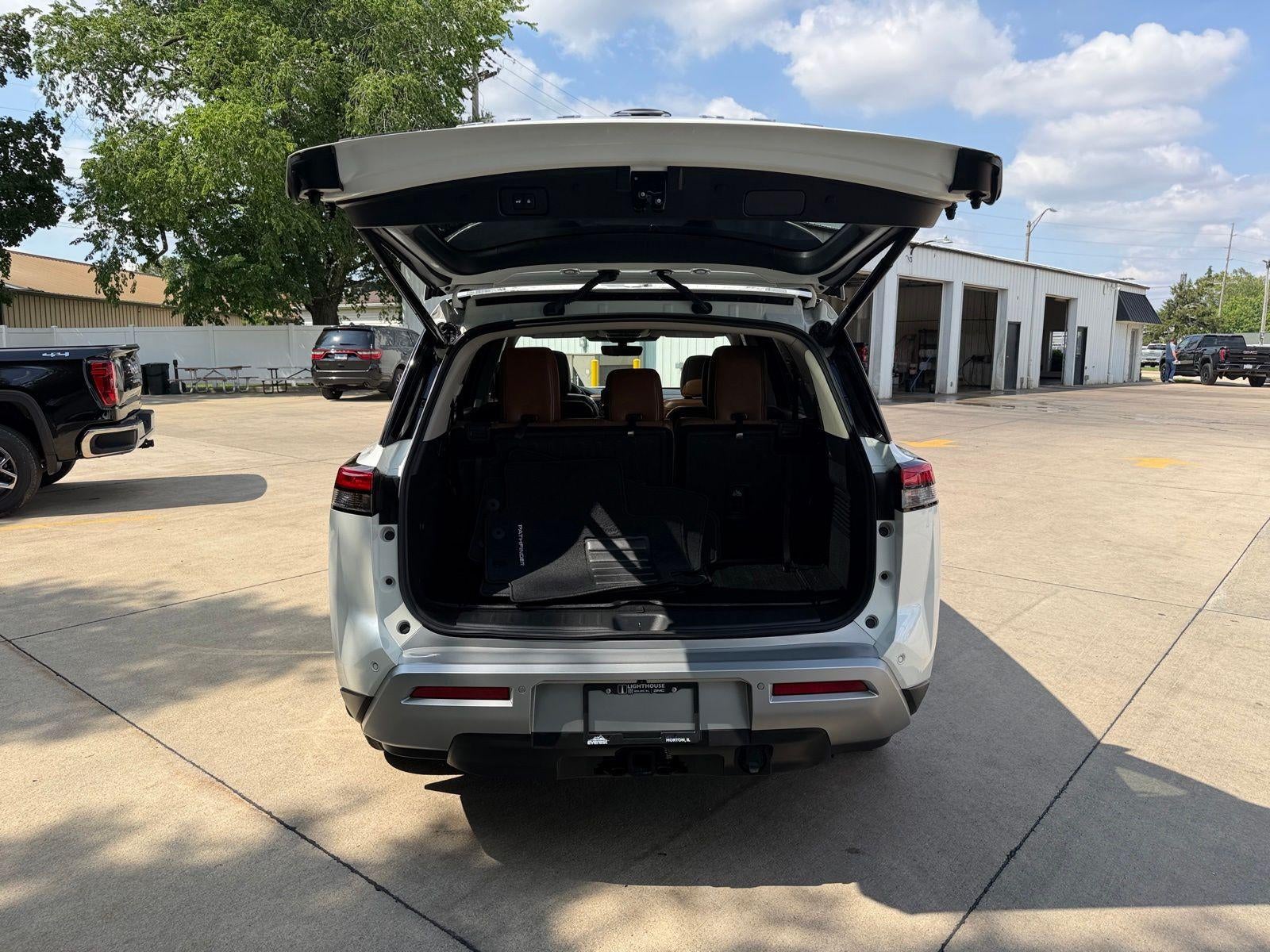 2024 Nissan Pathfinder Platinum