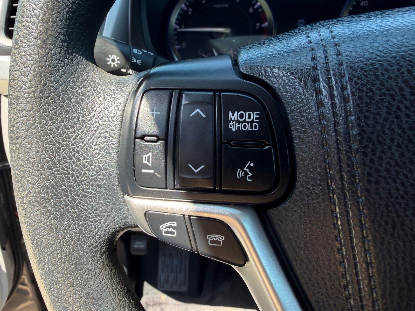 2015 Toyota Highlander LE V6