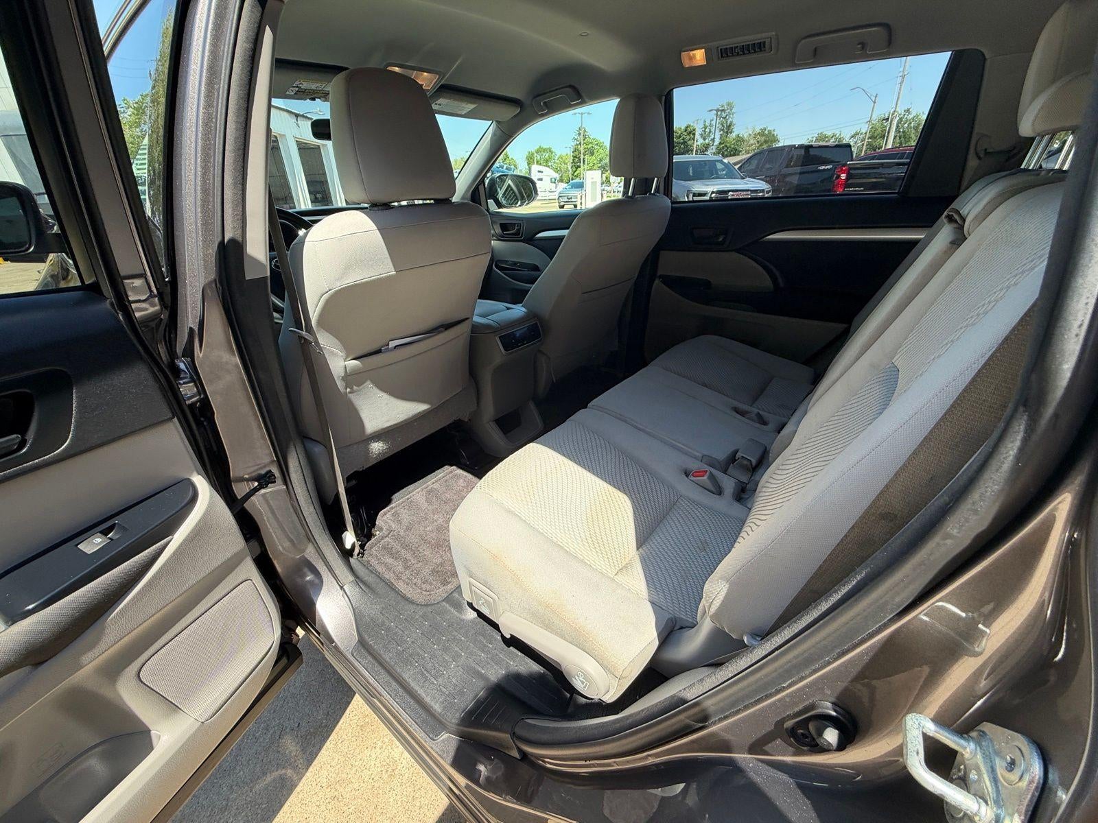 2015 Toyota Highlander LE V6