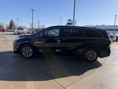 2021 Toyota Sienna XLE
