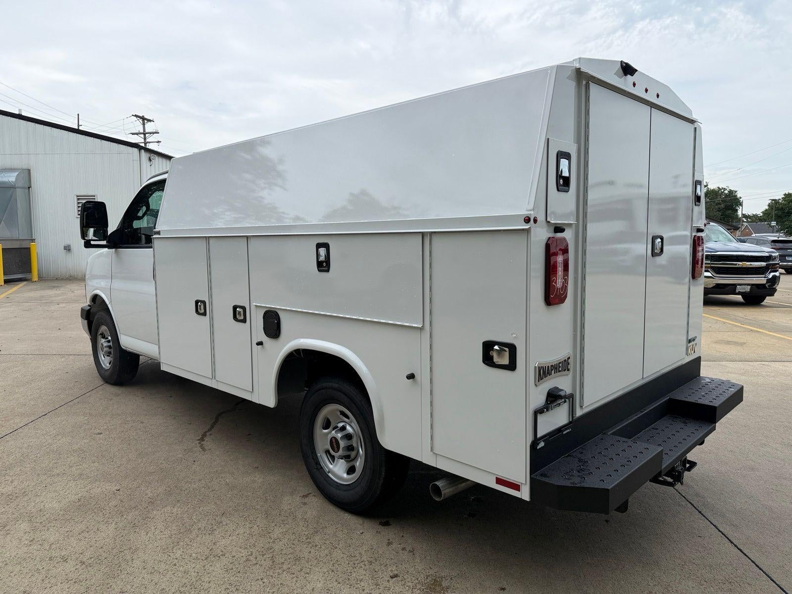 2026 GMC Savana Cutaway 3500 Base