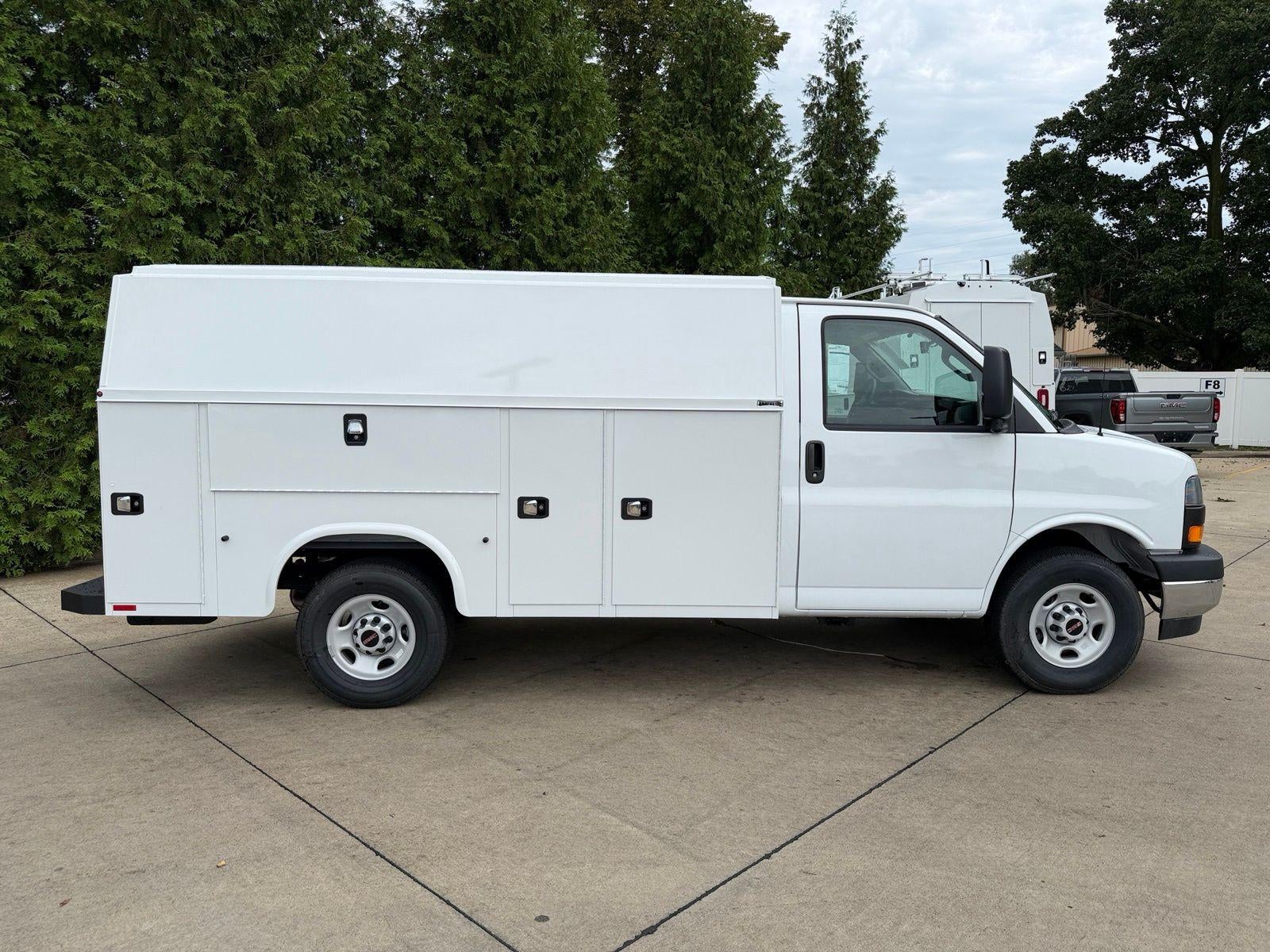 2026 GMC Savana Cutaway 3500 Base