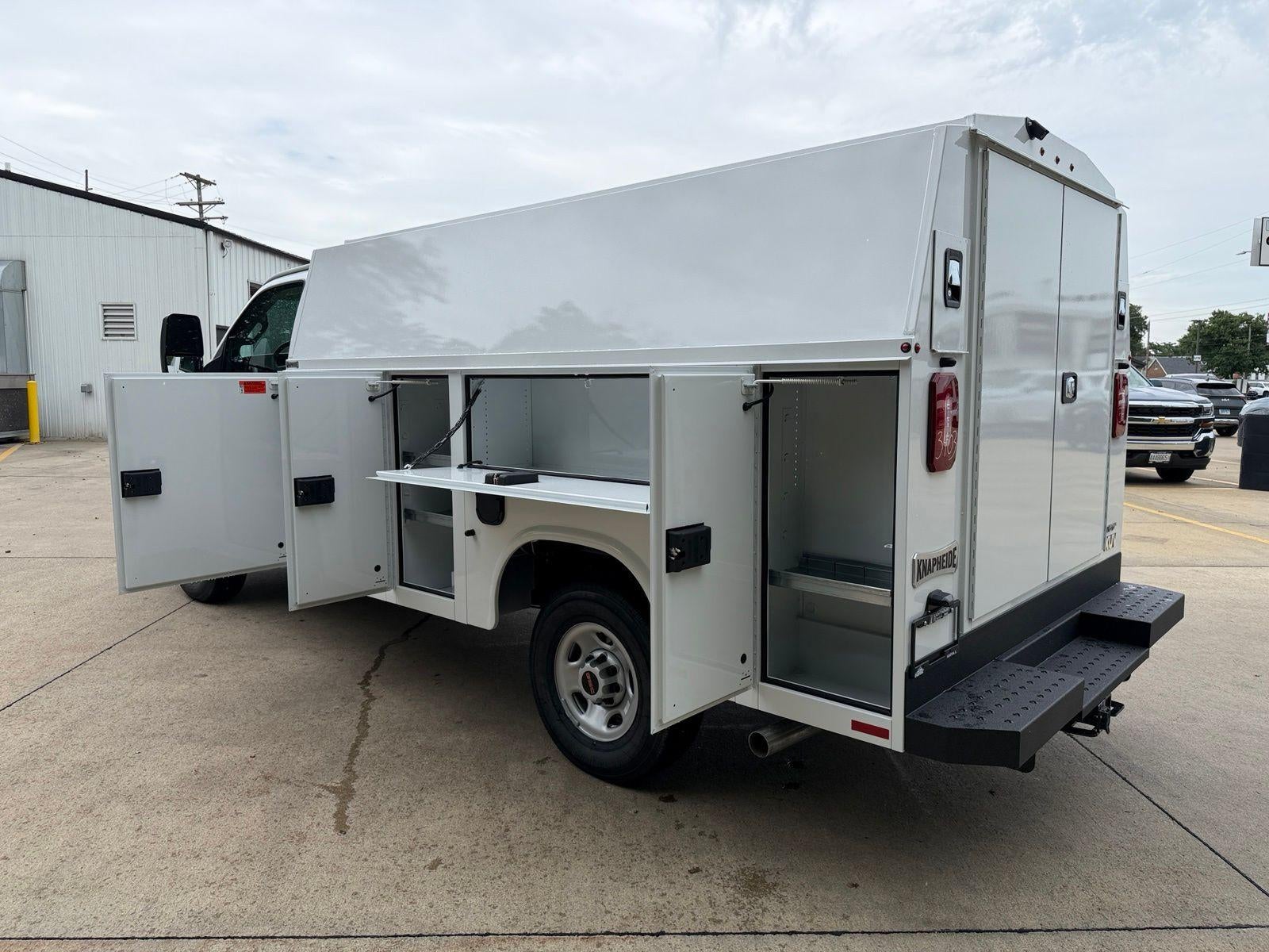 2026 GMC Savana Cutaway 3500 Base